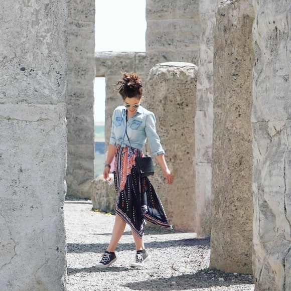 Meet your Posher, Stephanie - Picture 1 of 2